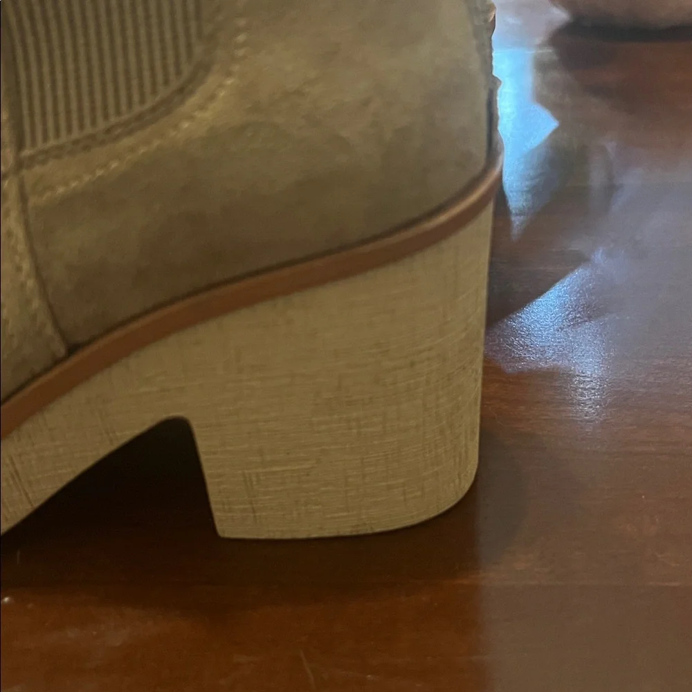 Pierre Dumas Tan Suede Ankle Boots NWOB - Picture 5 of 7